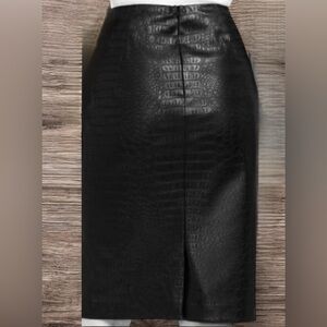 Anne Klein Black Croc-Pattern Pencil Skirt